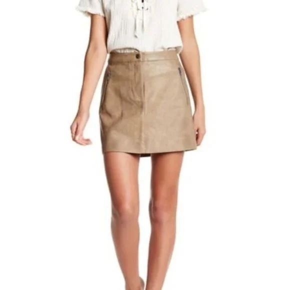 NWT J.O.A. Los Angeles Revolve faux leather tan mini skirt size XS - Picture 1 of 12